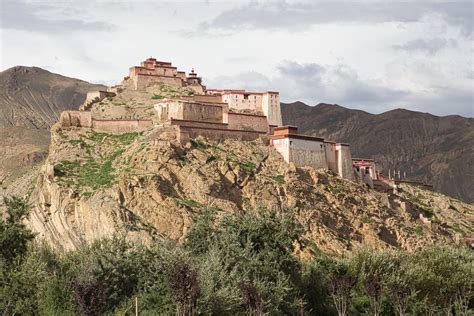 dzong fortress in lhasa|Fortresses: Jongs aka Dzongs in Lhasa; Gyantse, Phari, .